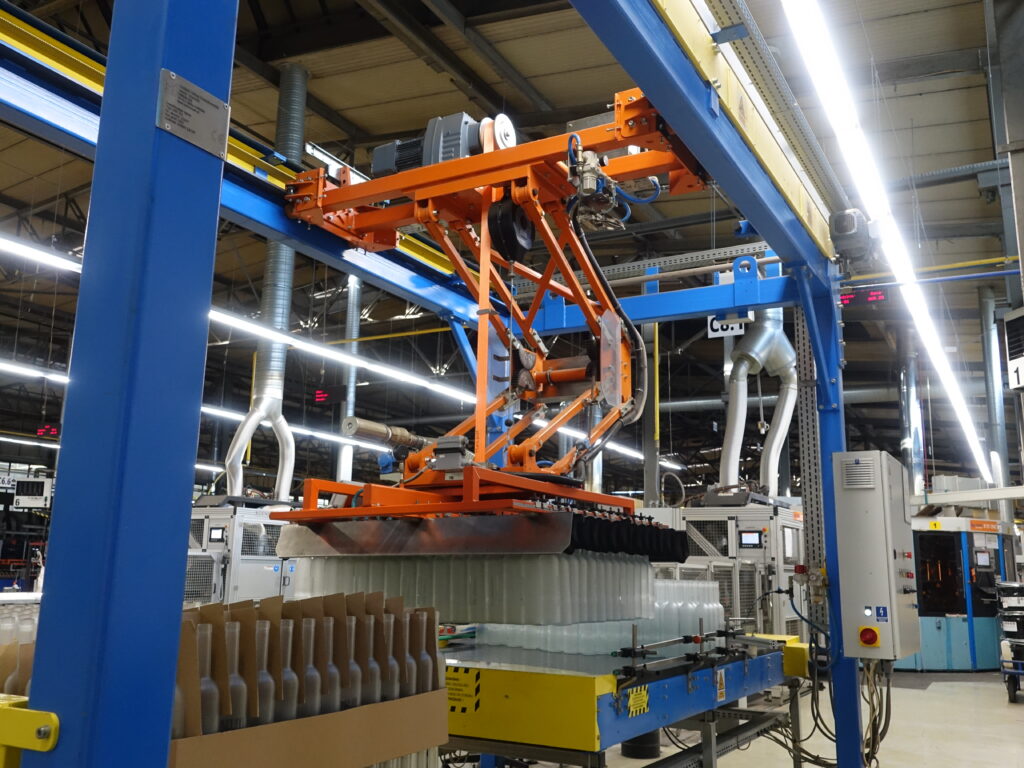 Półautomatyczny depaletyzator do butelek | Realizacja ZUT Kunzek